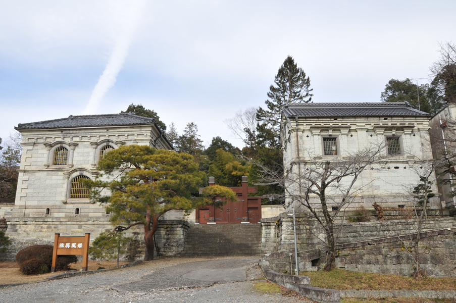 屏風岩石材 石蔵（西蔵・東蔵）