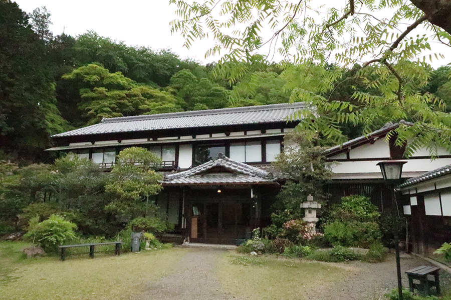 母屋正面