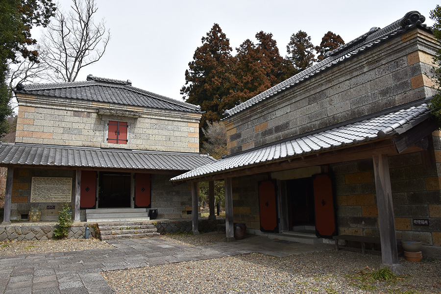 ２号館（右）３号館